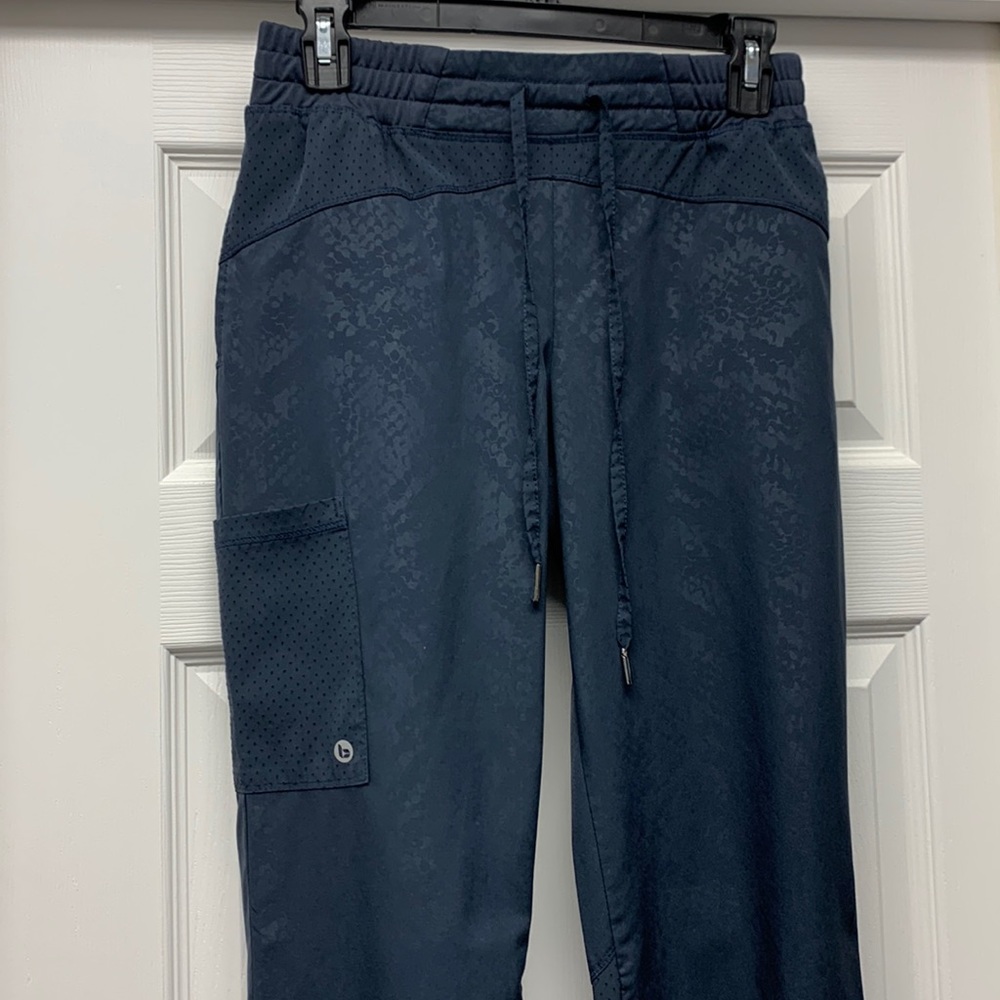 BARCO ONE - Women's Boost Jogger Scrub Pant w/ 4-Way Stretch Fabric & 3 Pockets